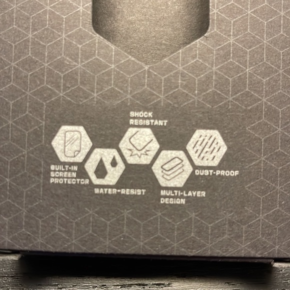 SUPCASE water resistant cellphone case for iPhone 8. - Picture 4 of 11